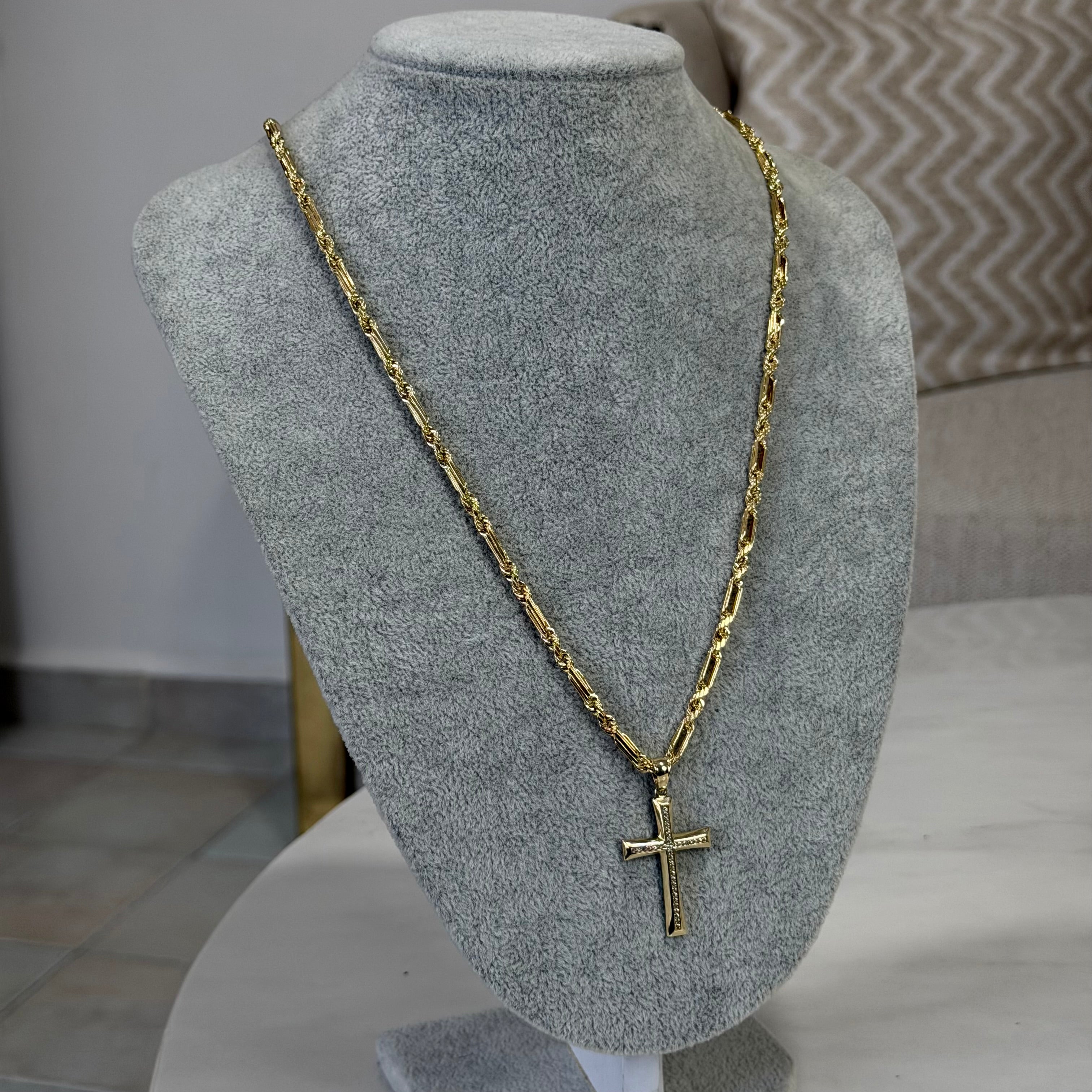 Cadena Torzal Fígaro + Cruz Oro 10K