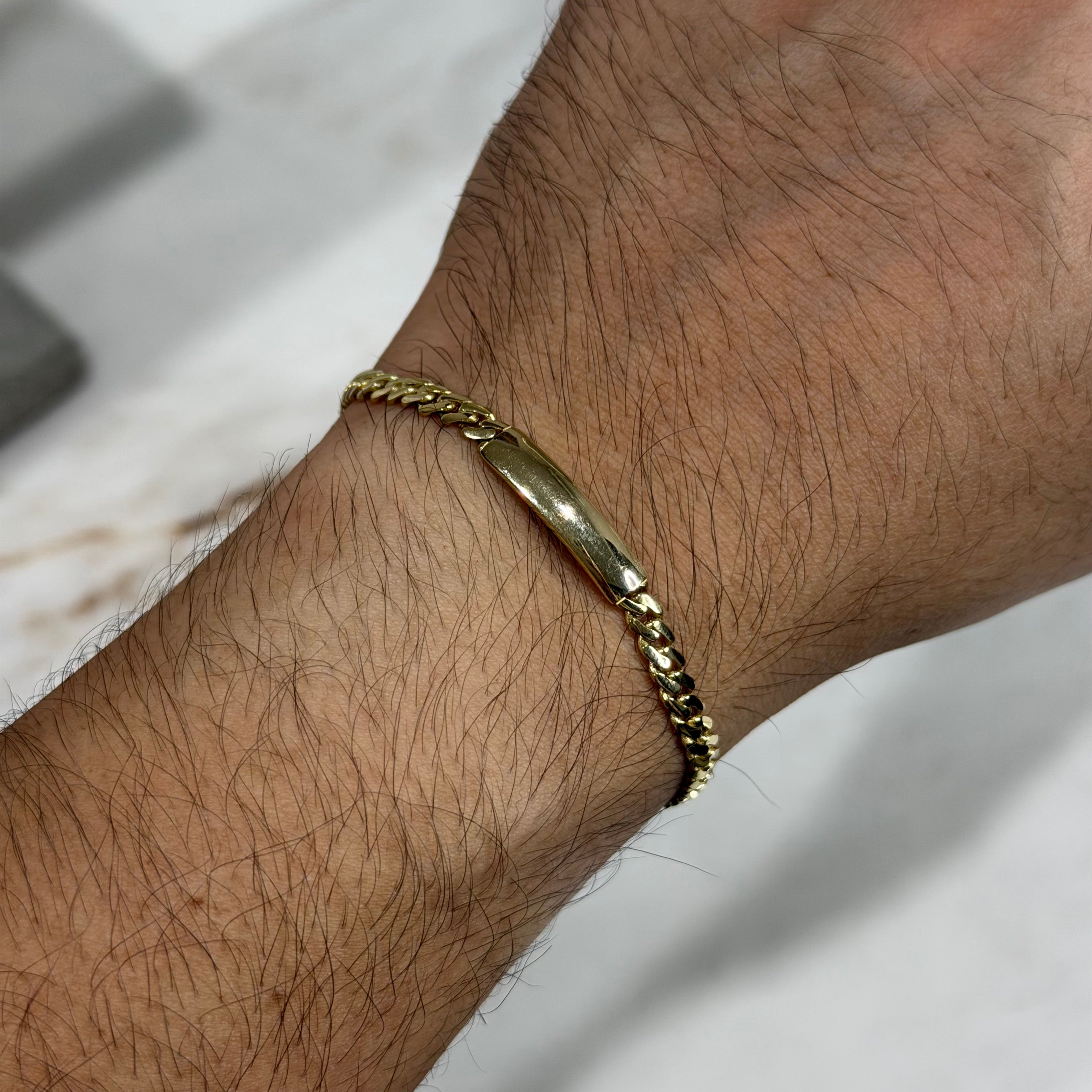 Pulso con Placa Monaco Chain Oro 10K