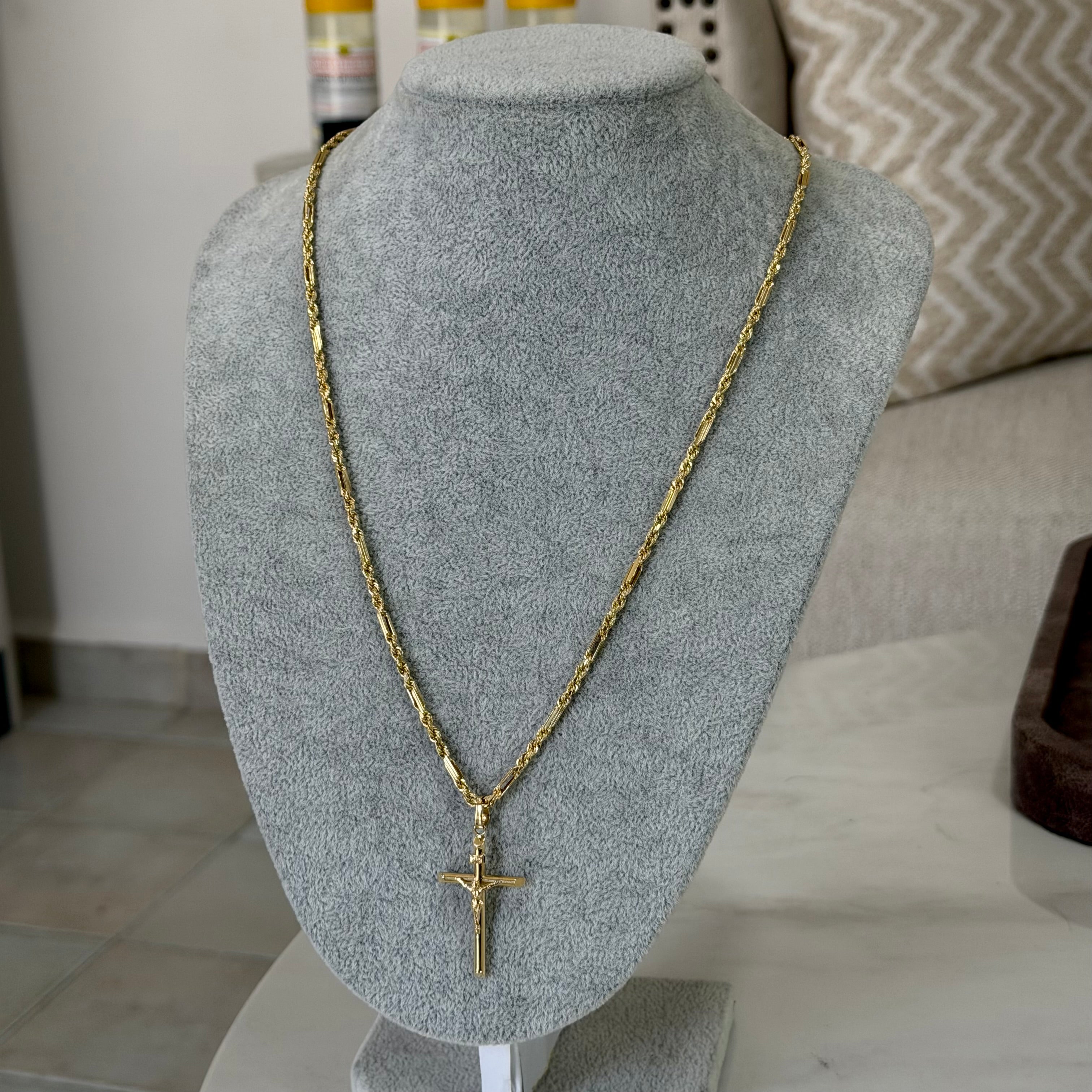 Cadena Torzal Fígaro + Cruz Oro 10K