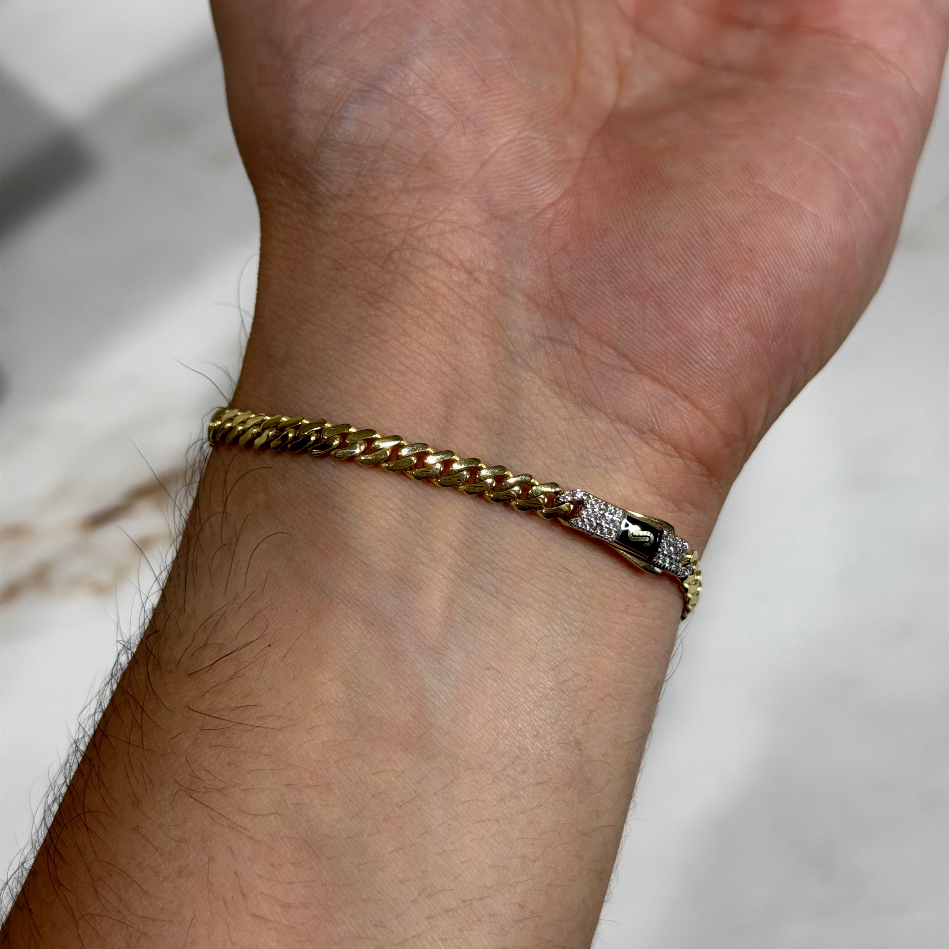 Pulso con Placa Monaco Chain Oro 10K