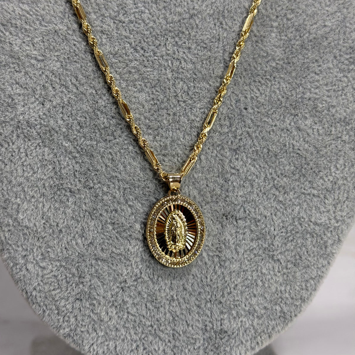 Cadena Torzal Fígaro + Medalla Virgen Oro 10K